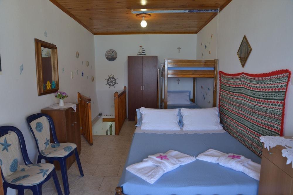 Erginas Boat House Apartment Plaka  Bagian luar foto