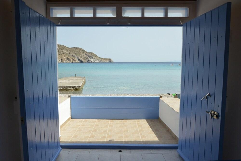 Erginas Boat House Apartment Plaka  Bagian luar foto