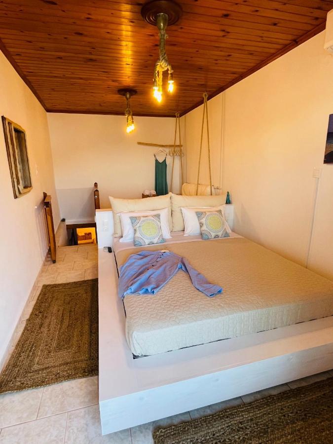 Erginas Boat House Apartment Plaka  Bagian luar foto