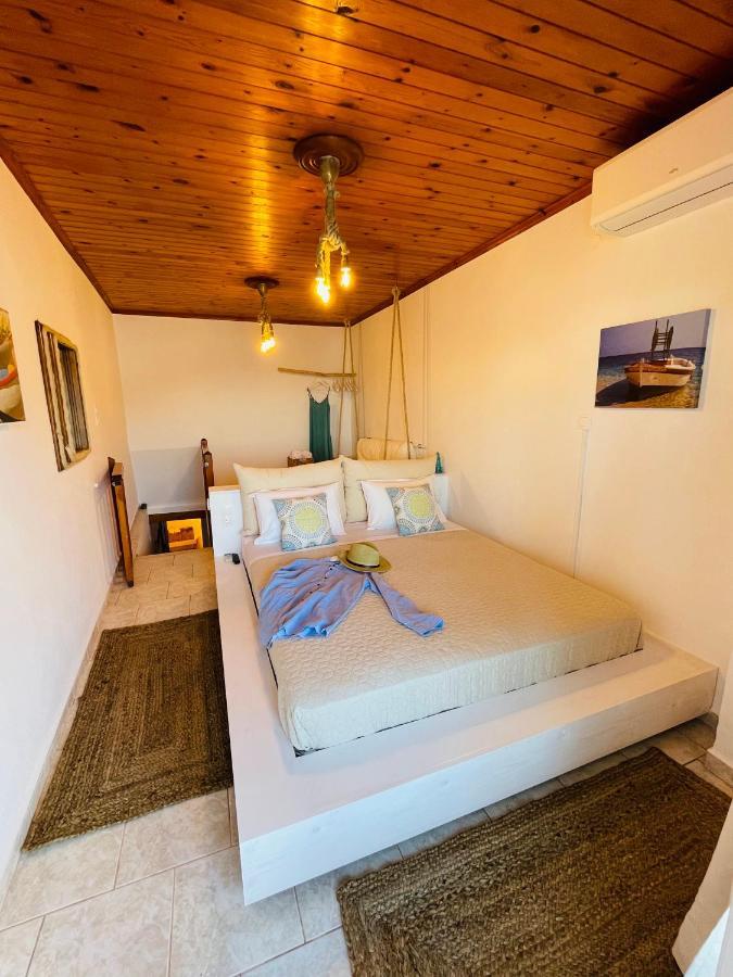 Erginas Boat House Apartment Plaka  Bagian luar foto