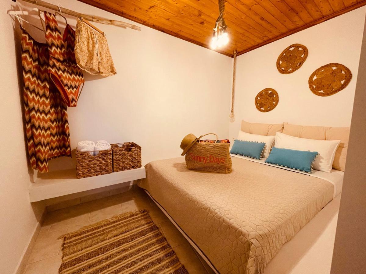 Erginas Boat House Apartment Plaka  Bagian luar foto