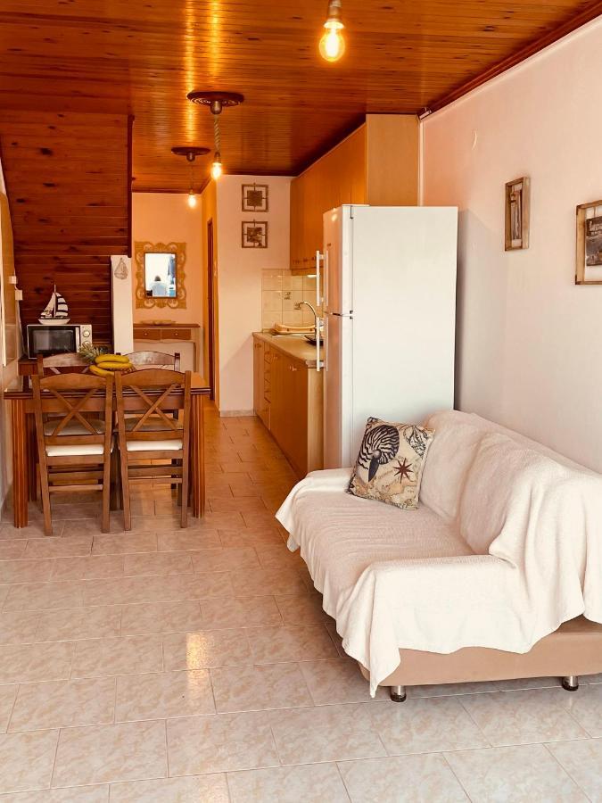 Erginas Boat House Apartment Plaka  Bagian luar foto